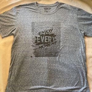 Link Graphic Tee - Enjoy Every Moment XL nwt